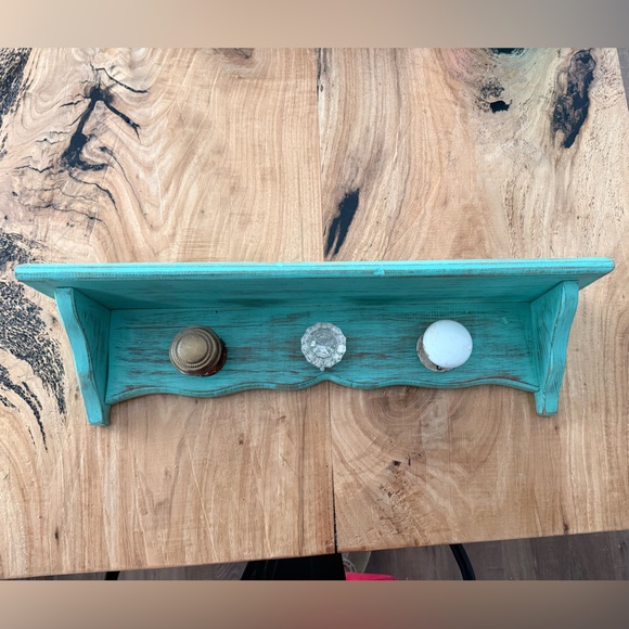 Custom Farmhouse Chic Key Hanger Shelf - Picture 2 of 7